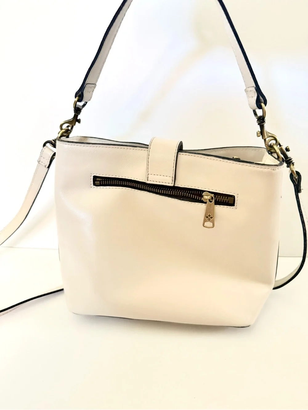 Patricia Nash Irving Bucket Bag Leather Buckle Shoulder Crossbody Cream